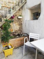 Balkon lub taras w obiekcie Charmant appartement en centre-ville médiéval