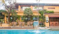 Bazén v ubytování Hotel restaurant Ceferino nebo v jeho okolí