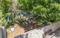 Vonkajšia záhrada v ubytovaní 1 Bedroom Awesome Home In Crikvenica