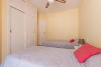 Posteľ alebo postele v izbe v ubytovaní Lovely 2 bed apt overlooking golf