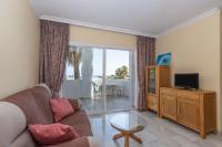 Televízia a/alebo spoločenská miestnosť v ubytovaní Lovely 2 bed apt overlooking golf