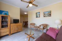 Televízia a/alebo spoločenská miestnosť v ubytovaní Lovely 2 bed apt overlooking golf