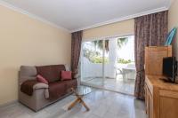 Televízia a/alebo spoločenská miestnosť v ubytovaní Lovely 2 bed apt overlooking golf