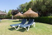 Vonkajšia záhrada v ubytovaní Lovely 2 bed apt overlooking golf