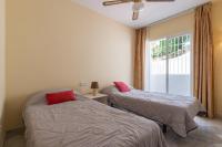 Posteľ alebo postele v izbe v ubytovaní Lovely 2 bed apt overlooking golf