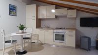 Kuchyňa alebo kuchynka v ubytovaní Apartmani Amra