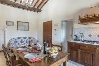 Kuchyň nebo kuchyňský kout v ubytování Villa Montepescini