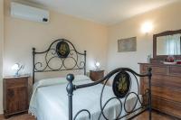 Postel nebo postele na pokoji v ubytování Villa Montepescini