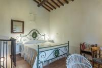 Postel nebo postele na pokoji v ubytování Villa Montepescini
