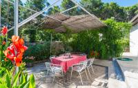 Vonkajšia záhrada v ubytovaní Holiday Home Jelsa Vitarnja