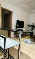 TV a/nebo společenská místnost v ubytování A Luxury 2BR with Big Pools Perfect for Family Summer Escape!