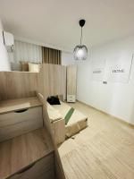 Postel nebo postele na pokoji v ubytování A Luxury 2BR with Big Pools Perfect for Family Summer Escape!