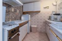 Kuchyňa alebo kuchynka v ubytovaní Family friendly apartments with a swimming pool Novi Vinodolski - 2419