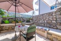 Balkón alebo terasa v ubytovaní Family friendly apartments with a swimming pool Novi Vinodolski - 2419