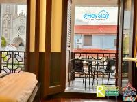 Ein Balkon oder eine Terrasse in der Unterkunft Wayfarer Guest House Jonker Street Melaka By Heystay Management