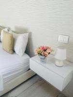 A bed or beds in a room at La Torre di Borgunto - Piazza Grande