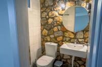 A bathroom at Ktima Faki, Olympus Mountain Accommodation & Retreat
