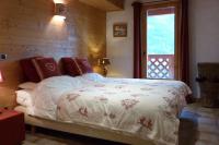 Una cama o camas en una habitaci&oacute;n de Les 4 saisons - luxury 3-bed apt with sauna