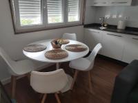 Kuchyňa alebo kuchynka v ubytovaní Apartamentos en Leis Muxia