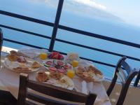 Jídlo v penzionu nebo okolí