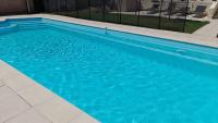 Basen w obiekcie Villa avec plage à pied et grande piscine lub w pobliżu