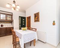 Kuchnia lub aneks kuchenny w obiekcie Villa Verdi - Your Family Oasis!