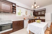 Kuchnia lub aneks kuchenny w obiekcie Villa Verdi - Your Family Oasis!