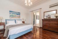 Łóżko lub łóżka w pokoju w obiekcie Villa Verdi - Your Family Oasis!