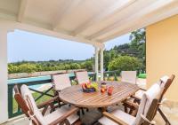 Balkon lub taras w obiekcie Villa Verdi - Your Family Oasis!