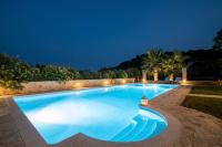 Basen w obiekcie Villa Verdi - Your Family Oasis! lub w pobliżu
