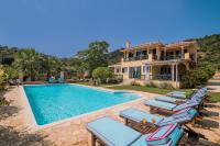 Basen w obiekcie Villa Verdi - Your Family Oasis! lub w pobliżu