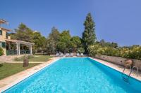 Basen w obiekcie Villa Verdi - Your Family Oasis! lub w pobliżu
