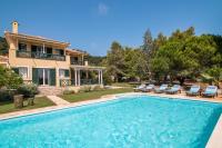Basen w obiekcie Villa Verdi - Your Family Oasis! lub w pobliżu
