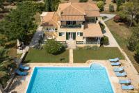 Basen w obiekcie Villa Verdi - Your Family Oasis! lub w pobliżu