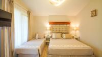 Postel nebo postele na pokoji v ubytování Datça Dirik Surf Beach Hotel