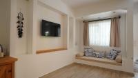 TV a/nebo společenská místnost v ubytování Datça Dirik Surf Beach Hotel
