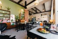 Jídlo v penzionu – hostince nebo okolí