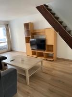 a living room with a coffee table and a staircase at L&#39;Harmonie de Wavre in Wavre