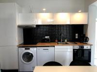 Una cocina o kitchenette en Le 20 La Loire Maison de bord de Loire