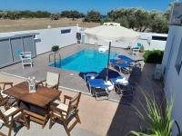 Bazén v ubytovaní Beach Pearl - Beach Front House with Private Pool alebo v jeho blízkosti