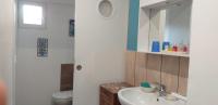 Kylpyhuone majoituspaikassa L&#39;&eacute;tabli