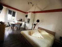Posteľ alebo postele v izbe v ubytovaní Studio meublé et équipé avec jardin et terrasse privée