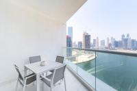 Balkón nebo terasa v ubytování Downtown Ultra Luxury - Studio Suite - 5 star Hotel Facilities- 15 min walk to Dubai Fountain