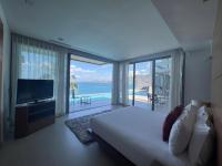 Postel nebo postele na pokoji v ubytování Kamala Beach卡马拉海滩 6卧室泳池别墅 优秀的海景西海岸位置 含佣人车位接机