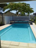 Bazén v ubytovaní Studio meublé et équipé avec jardin et terrasse privée alebo v jeho blízkosti
