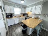 LIVE ON ISLAND TIME! GREAT GULF SHORES BEACH CONDO, VERY NICEにあるキッチンまたは簡易キッチン