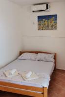 Postel nebo postele na pokoji v ubytování Apartments with parking spaces Borje, Peljesac - 12507