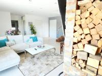 Posedenie v ubytovaní Chalet de diseño moderno en Sanxenxo