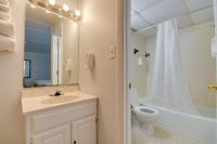Rideau Oceanfront Motelにあるバスルーム