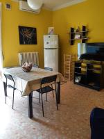 Kuchyňa alebo kuchynka v ubytovaní Casa vacanze Omero 2